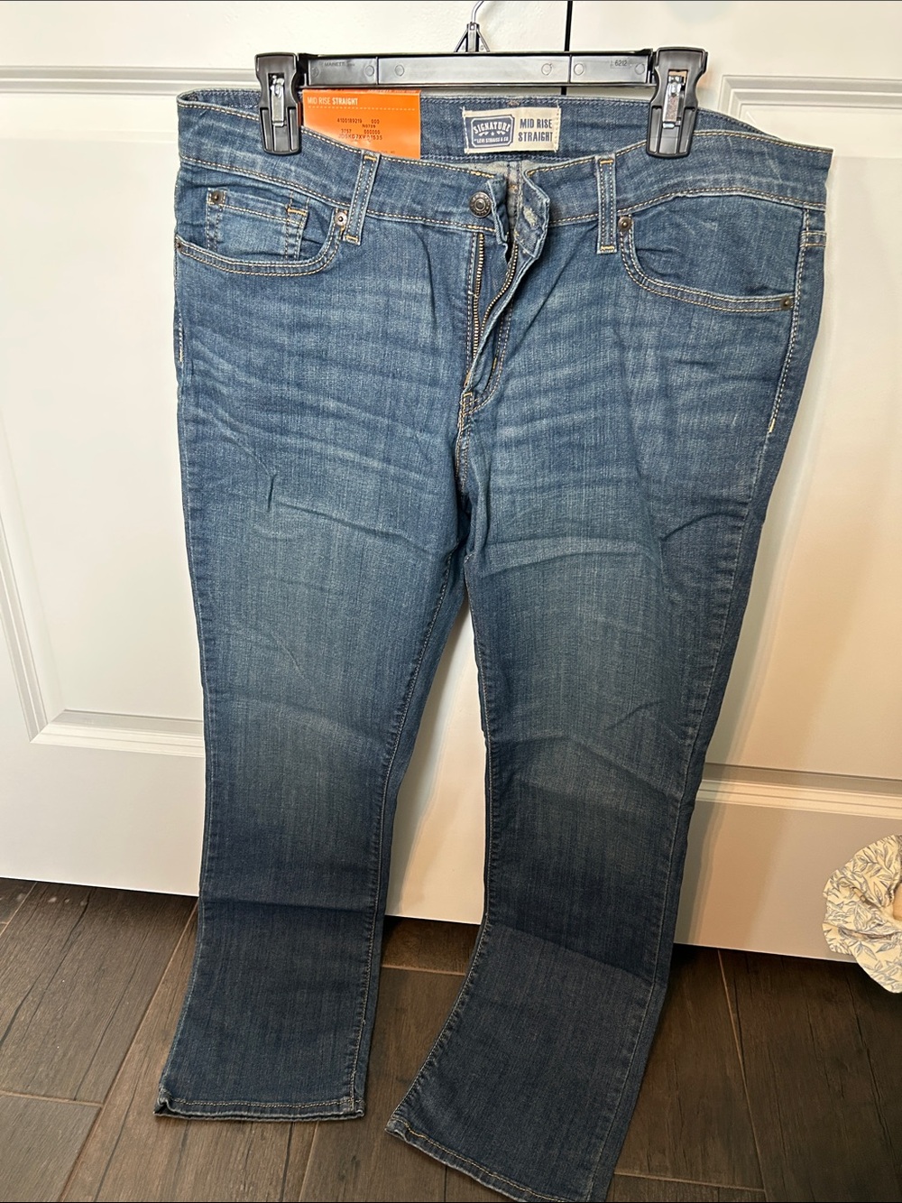 Levi's Women's Straight Leg Jeans in Medium Blue